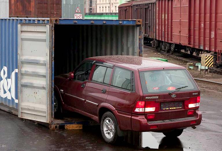 Перевезти по жд легковую машину стоимость из Хабаровска в Новороссийск
